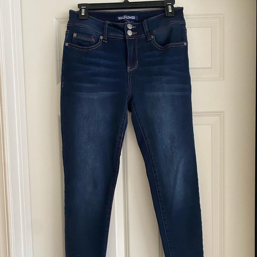 Brand new/never worn dark wash skinny jeans